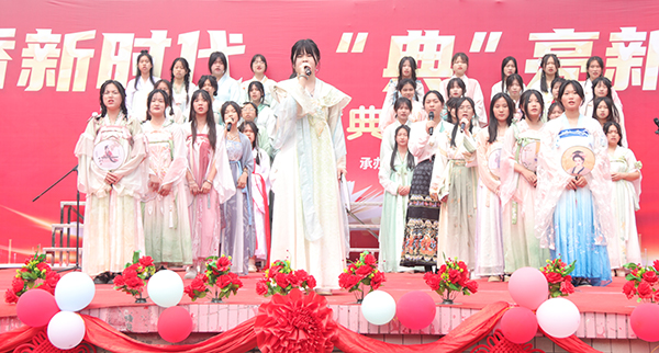 22会计3班 蒹葭.JPG